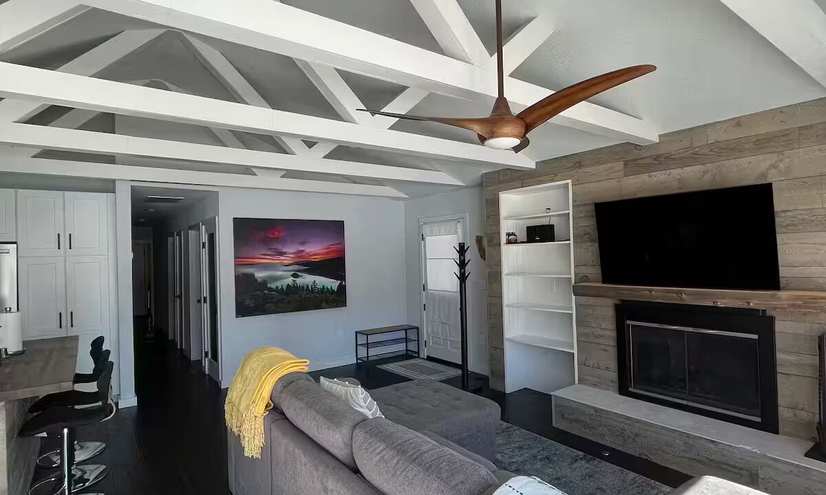 Photo of Livingroom in Tahoe Keys