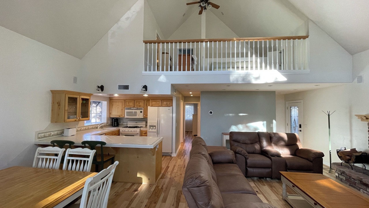 Photo of Livingroom in Running Springs