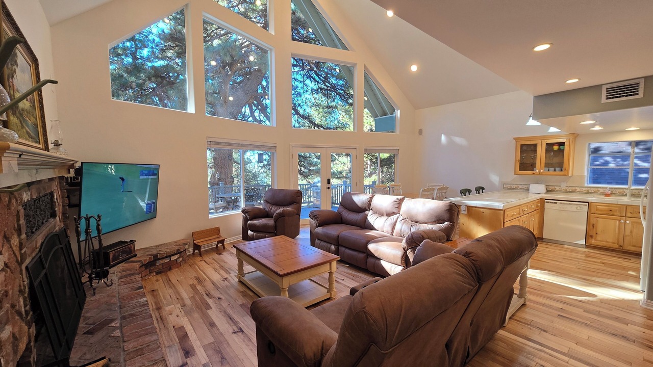 Photo of Livingroom in Running Springs