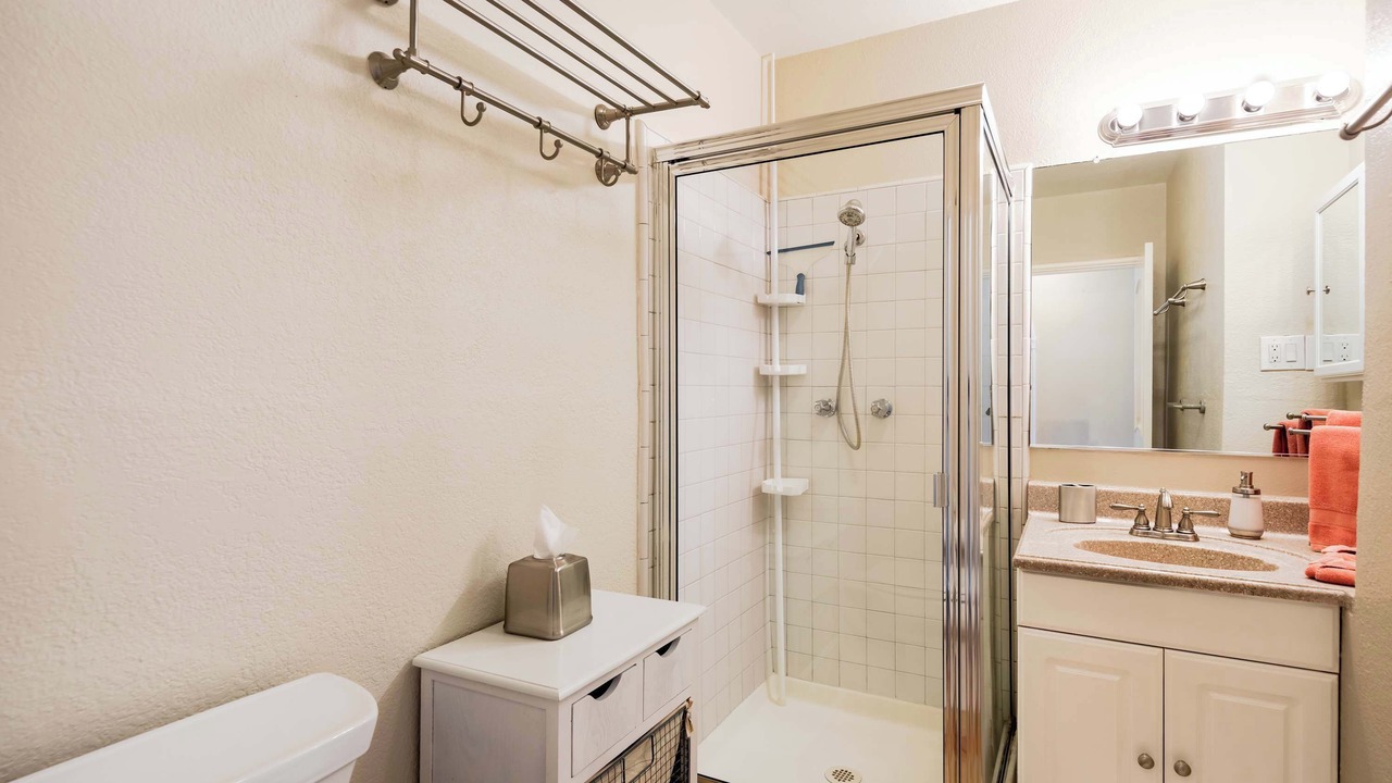 Photo of Bathroom in The Movie Colony