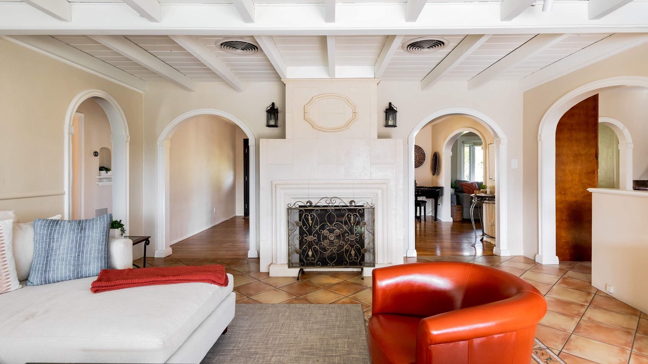 Photo of Livingroom in The Movie Colony