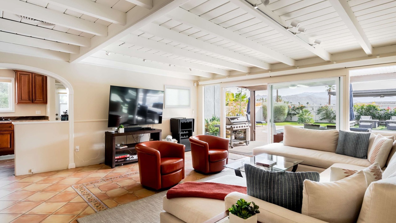 Photo of Livingroom in The Movie Colony