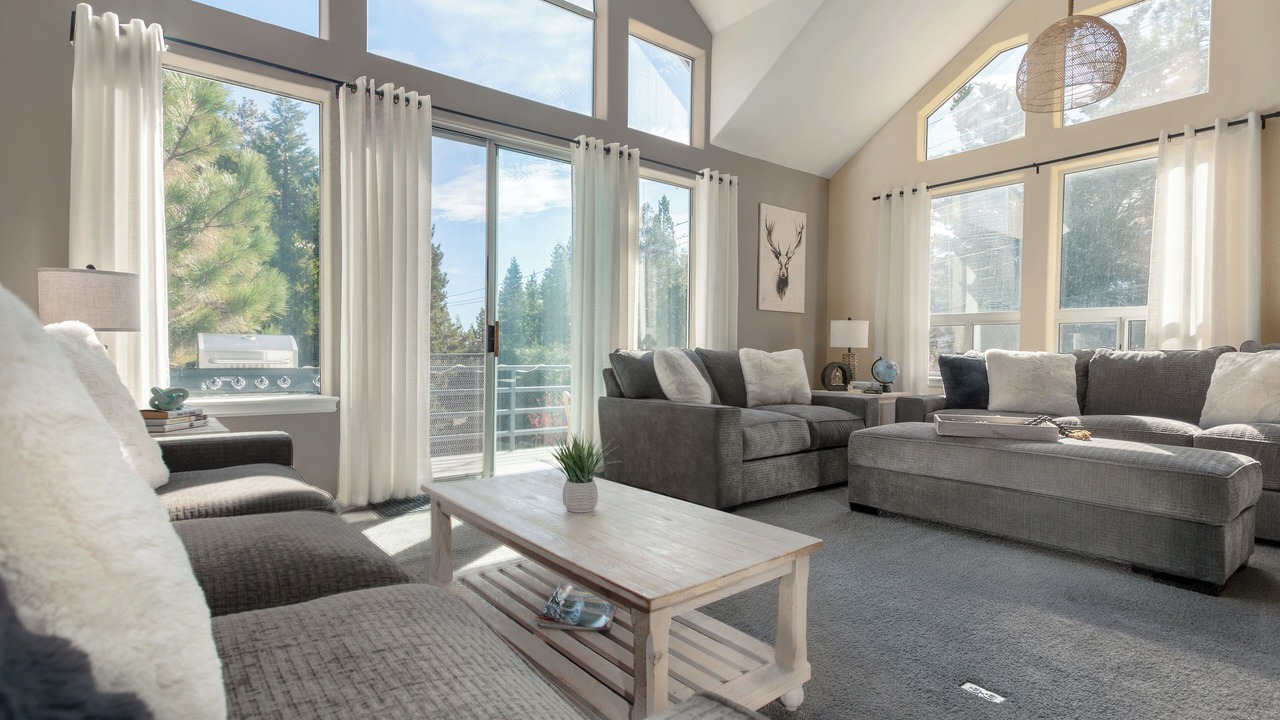 Photo of Livingroom in Running Springs