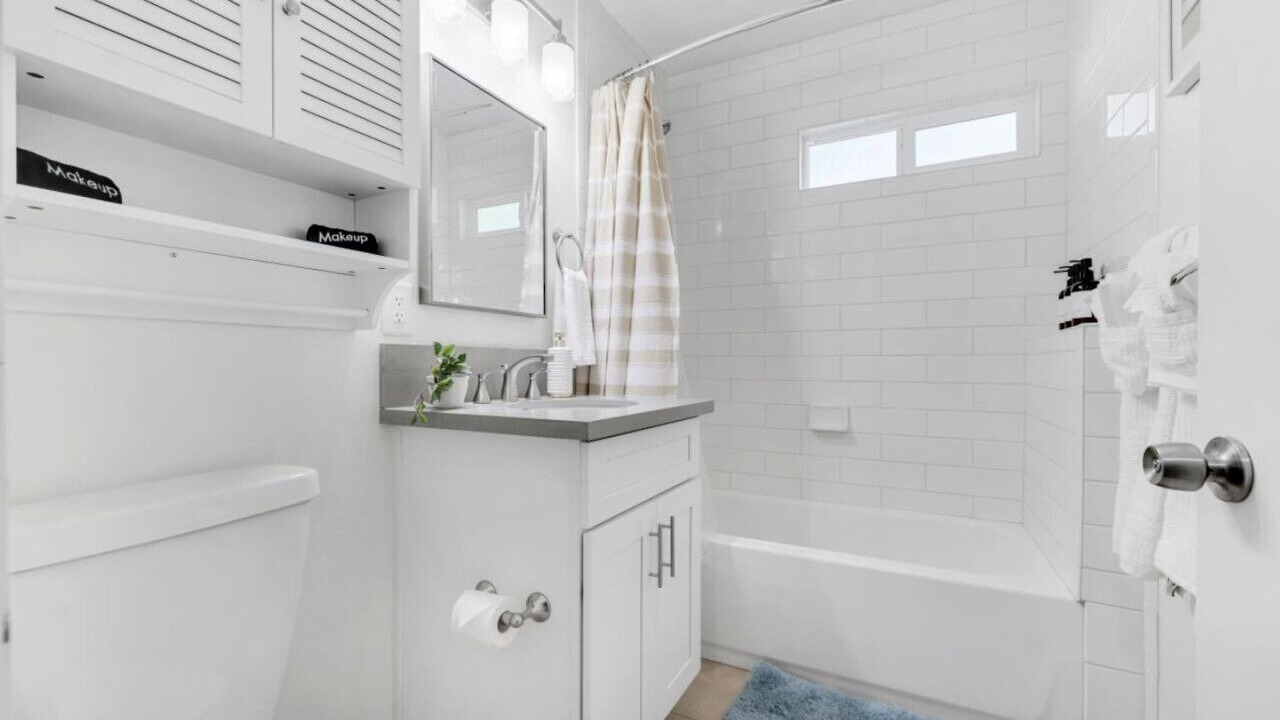 Photo of Bathroom in Thousand Oaks