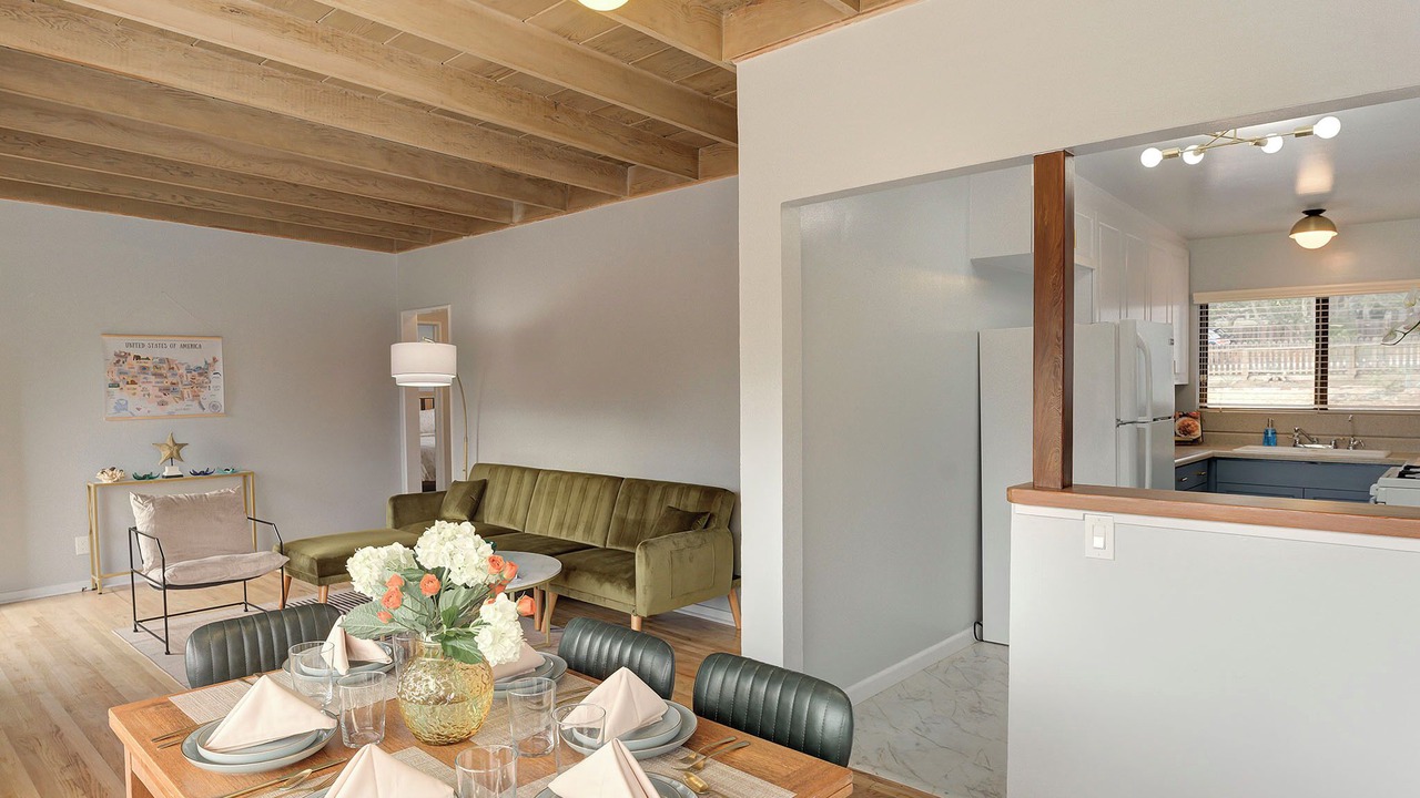 Photo of Bedroom in Del Rey Oaks