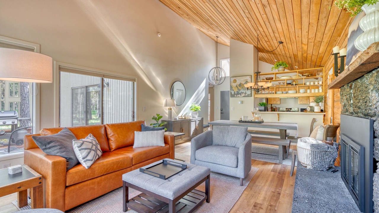 Photo of Livingroom in Black Butte Ranch