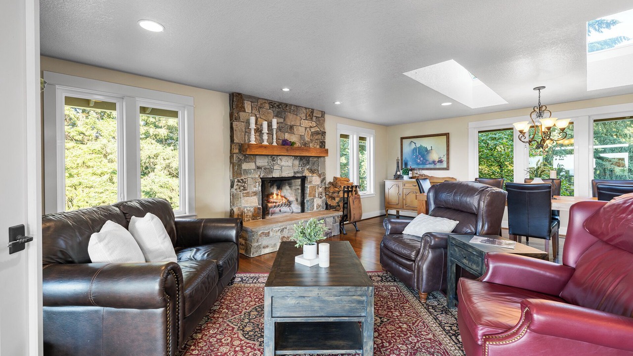 Photo of Livingroom in Hillsboro