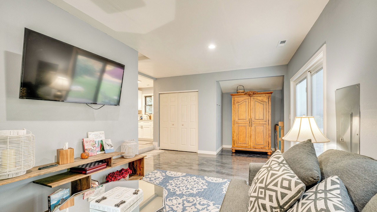 Photo of Livingroom in Prosser