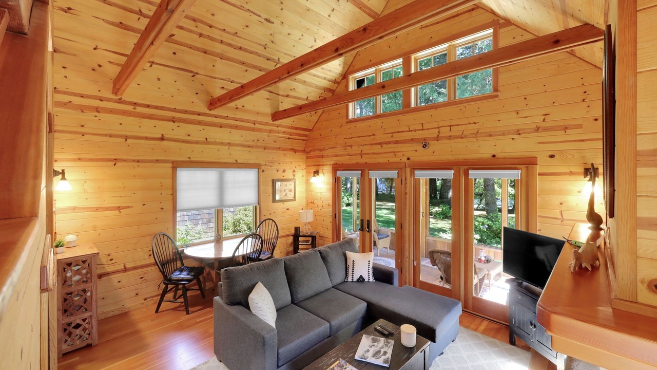Photo of Livingroom in McKenzie Bridge