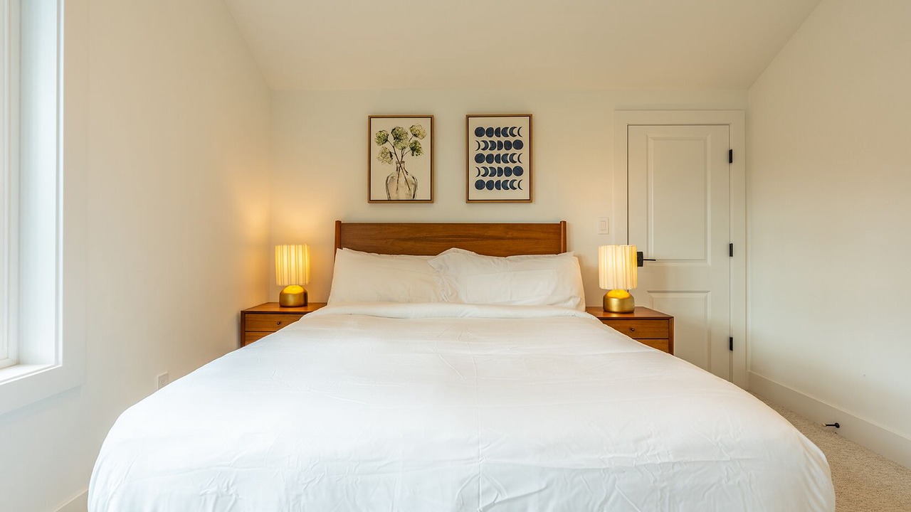 Photo of Bedroom in East Lake Hills