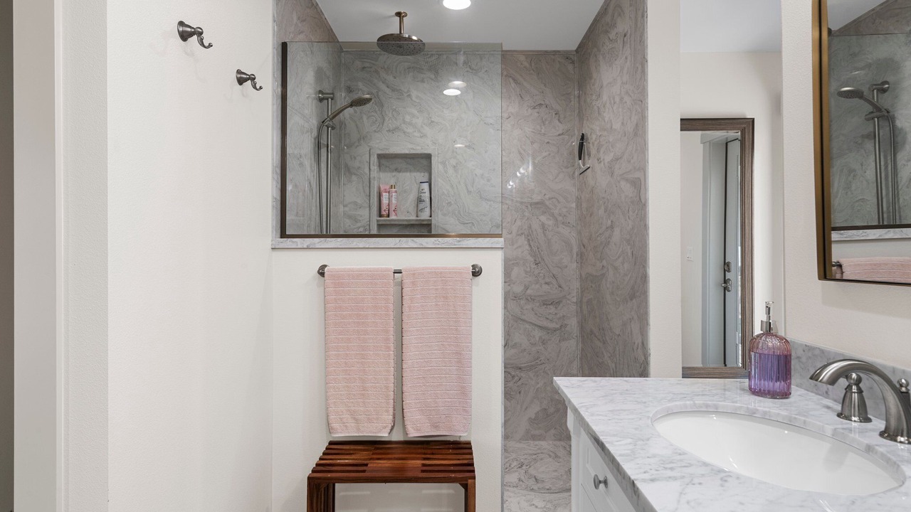Photo of Bathroom in Benton County