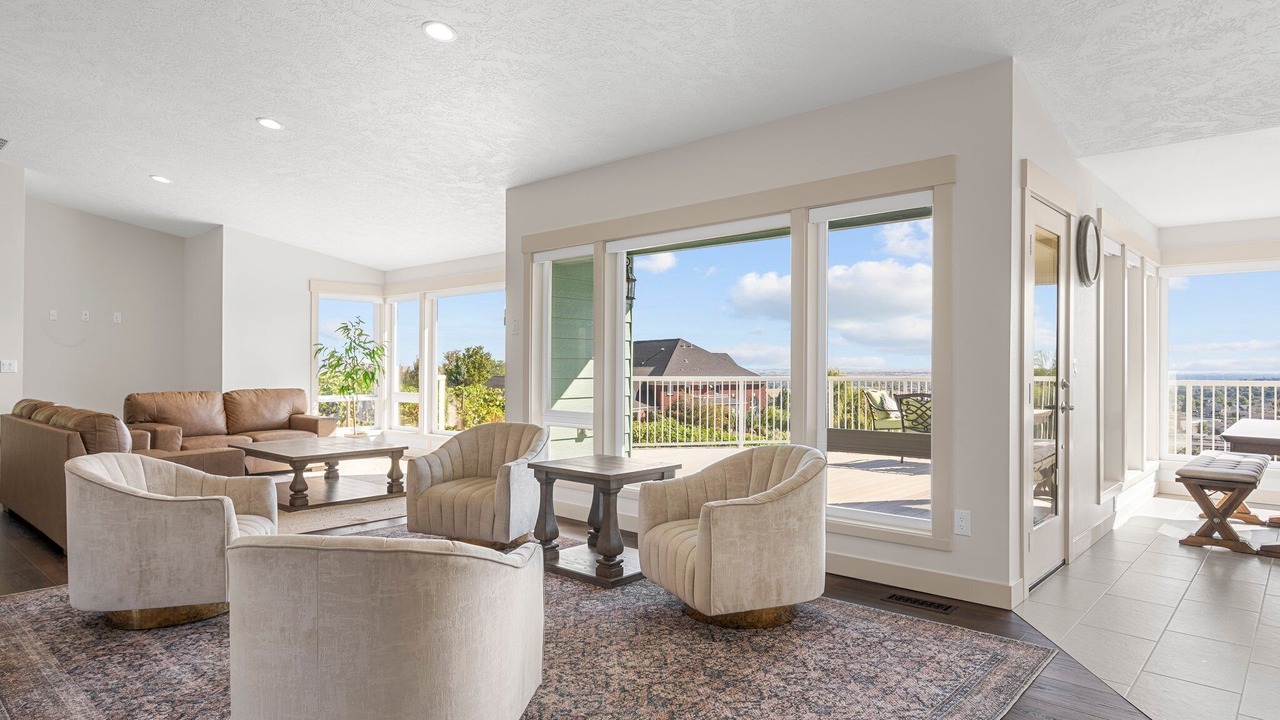 Photo of Livingroom in Benton County