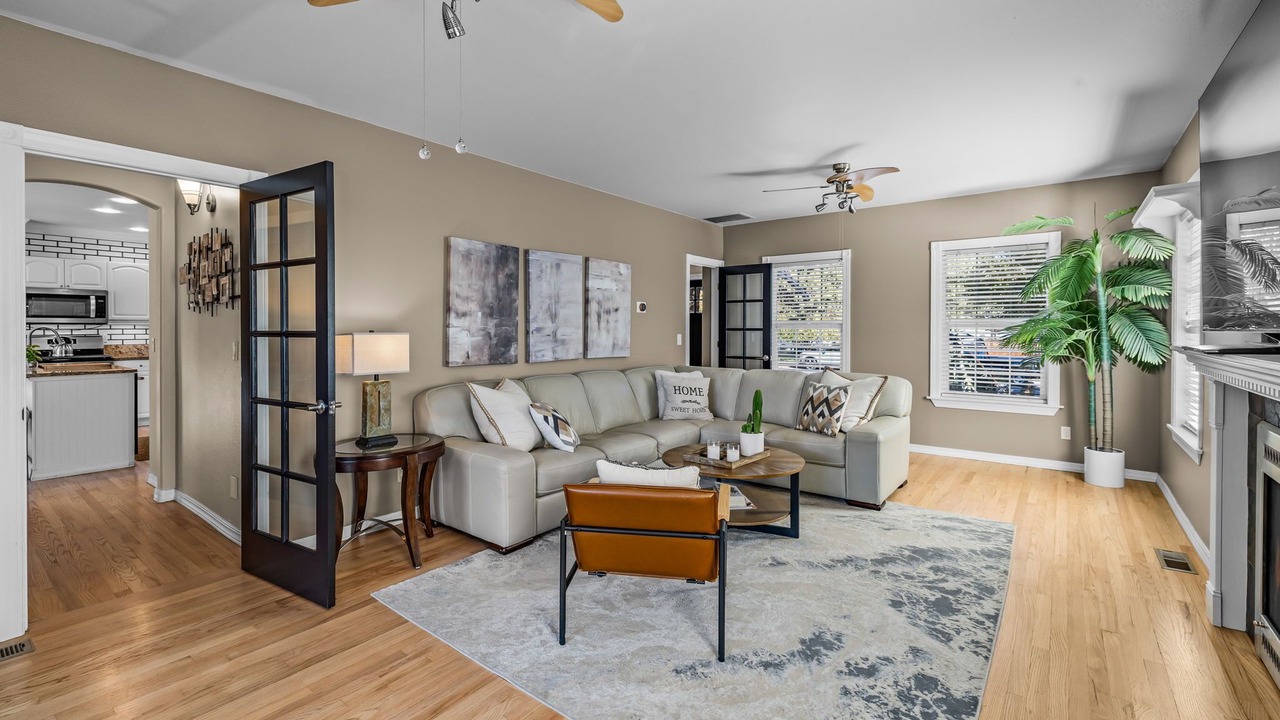 Photo of Livingroom in Old Farm District