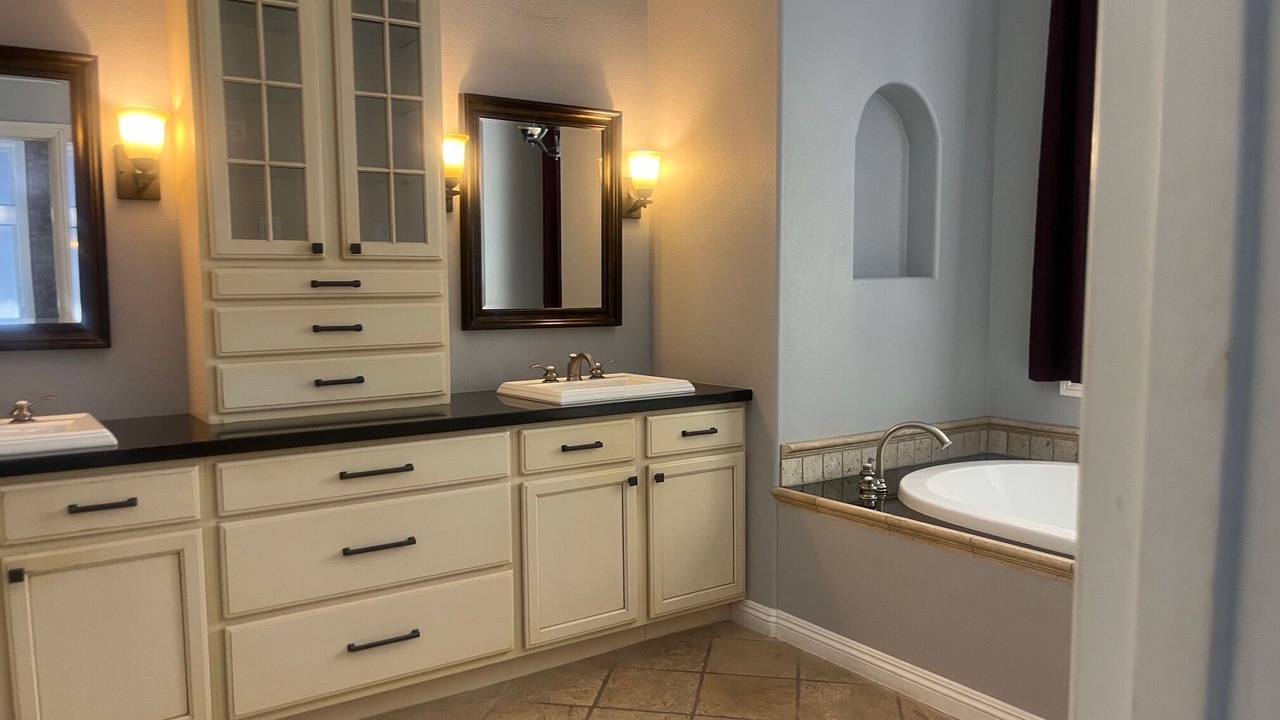 Photo of Bathroom in Silverstone Ranch