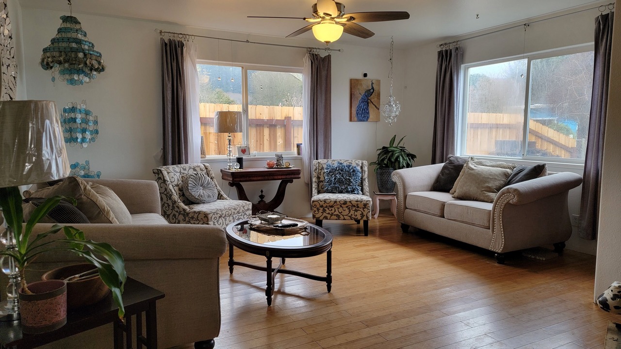Photo of Livingroom in Bertsch-Oceanview