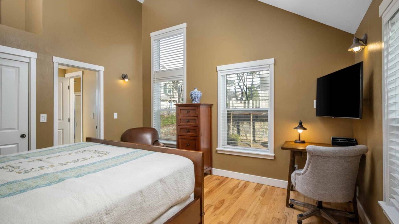 Photo of Bedroom in Lincoln Beach