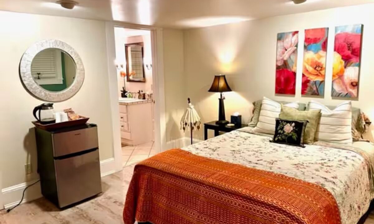 Photo of Bedroom in Hollywood District