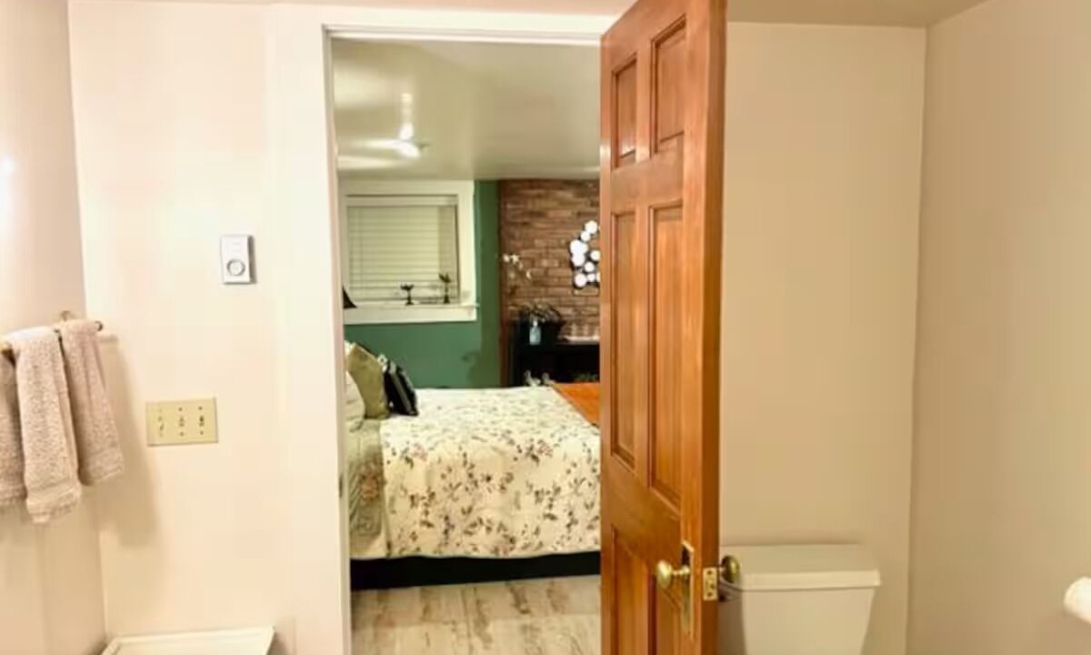 Photo of Bathroom in Hollywood District