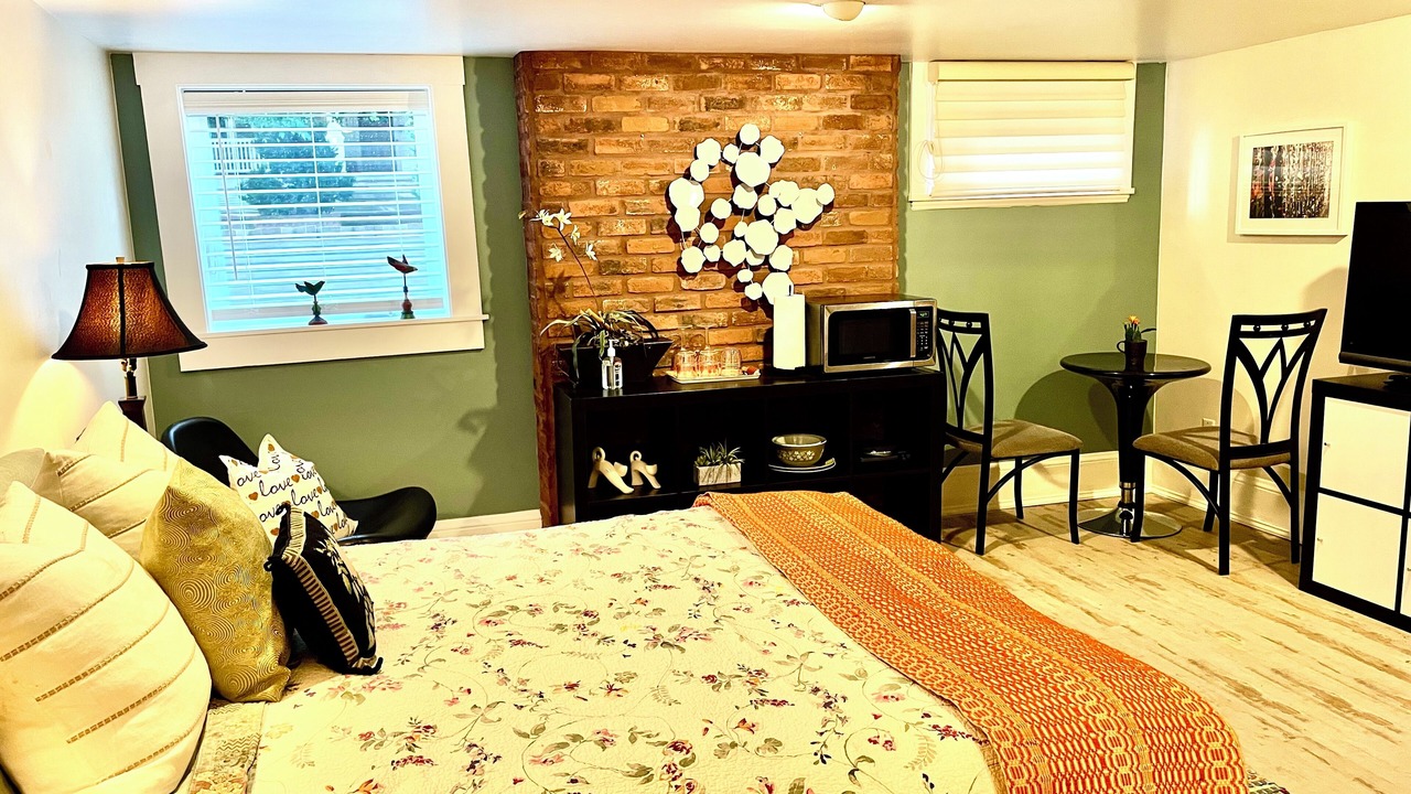 Photo of Bedroom in Hollywood District