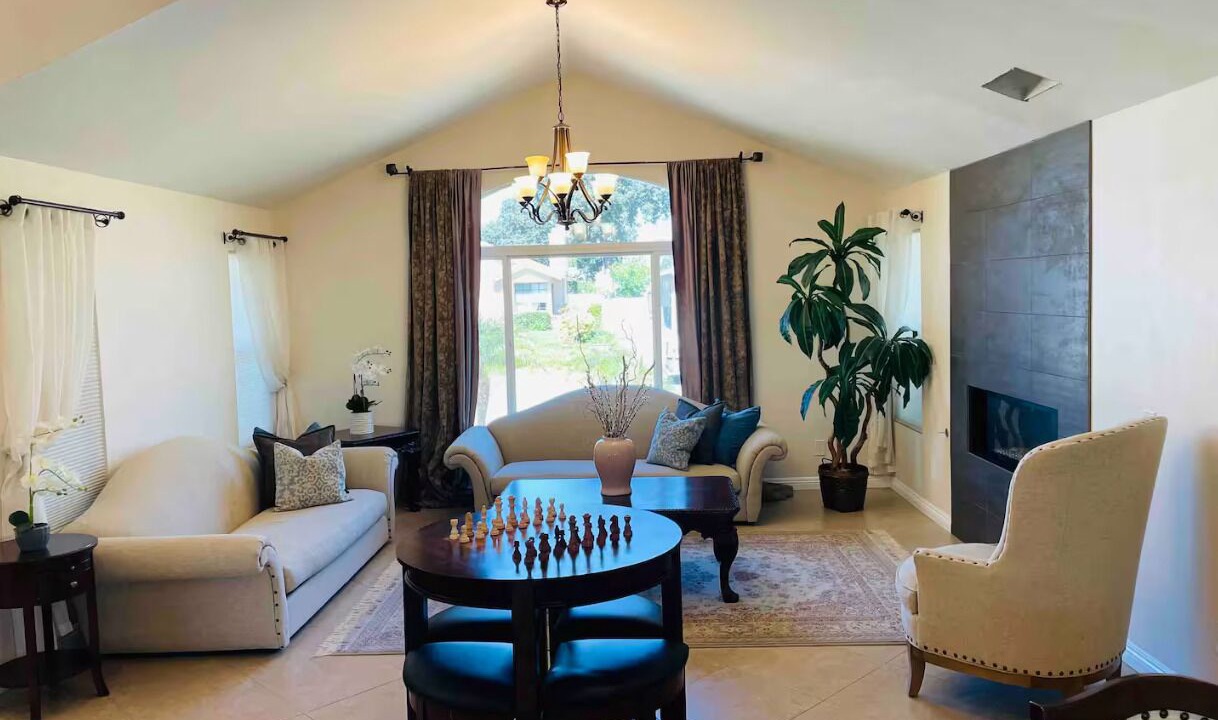Photo of Livingroom in Midway