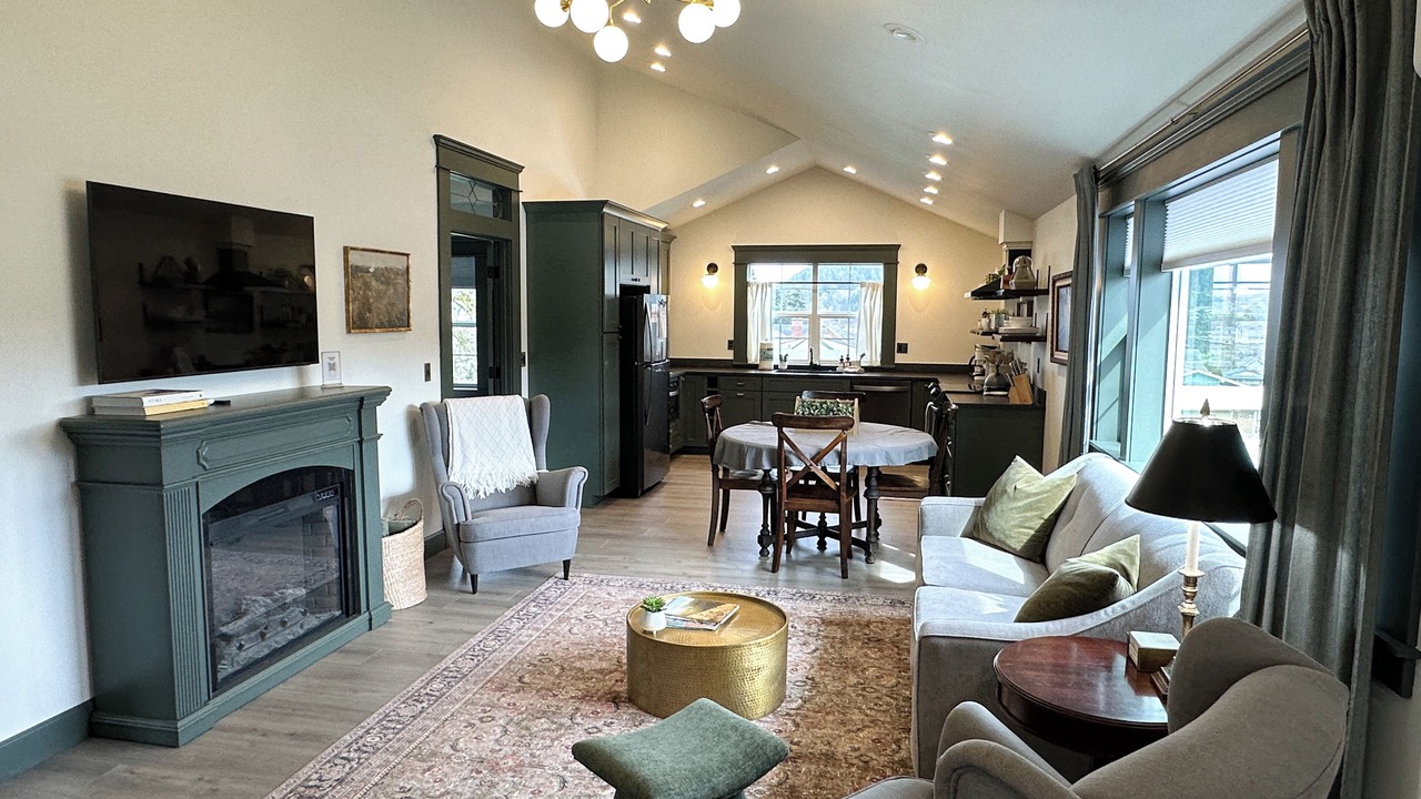 Photo of Livingroom in Clatskanie