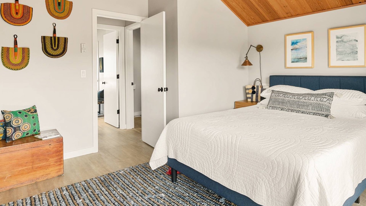 Photo of Bedroom in Rockaway Beach