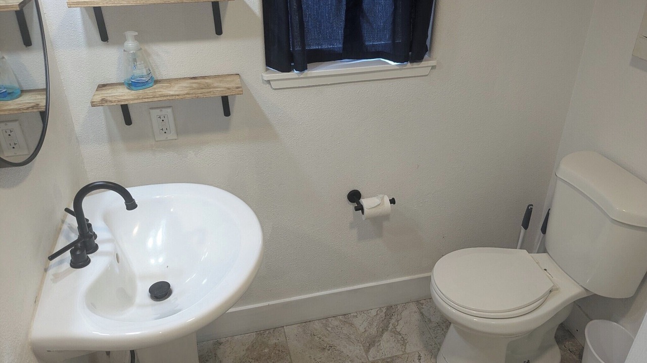Photo of Bathroom in Kelseyville