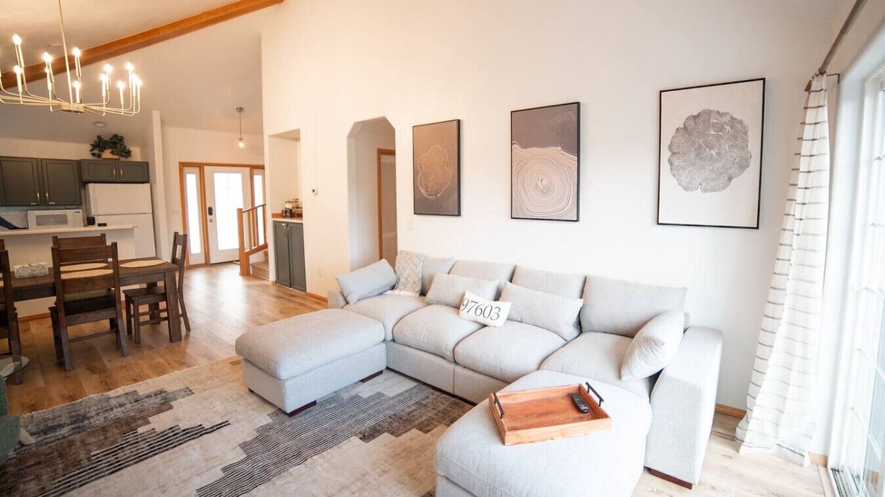 Photo of Livingroom in Klamath Falls