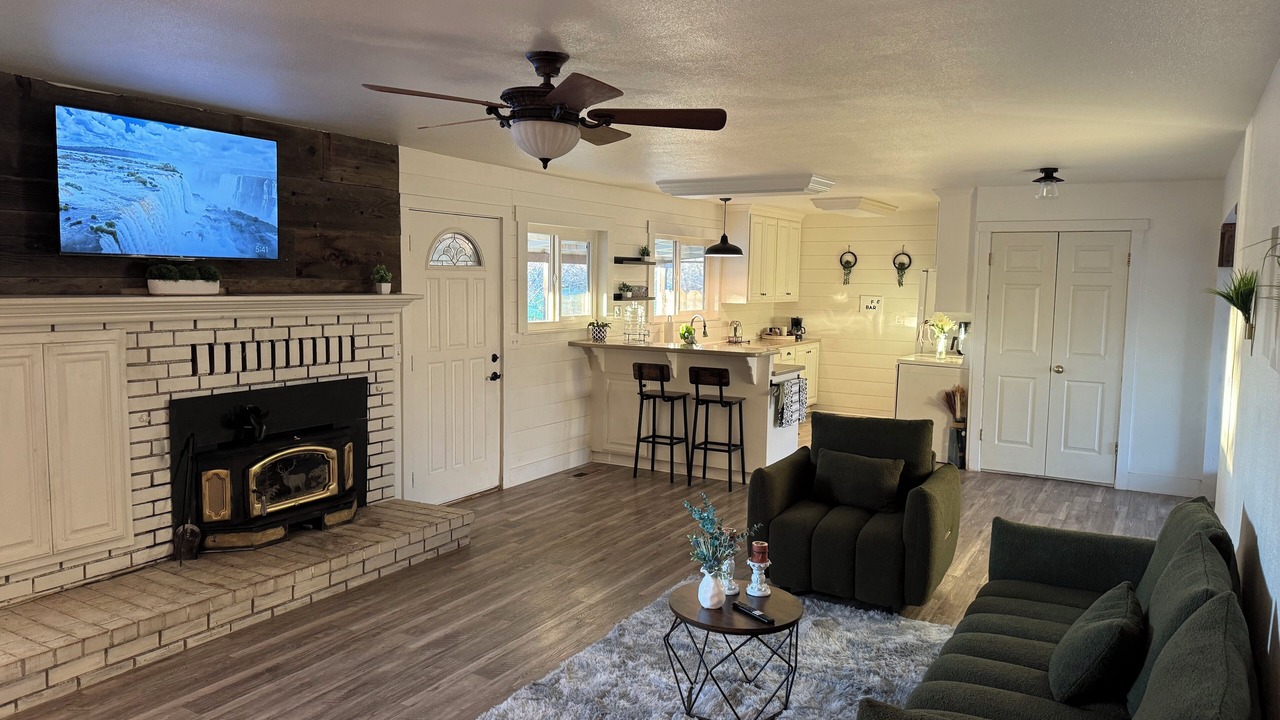 Photo of Livingroom in Flournoy