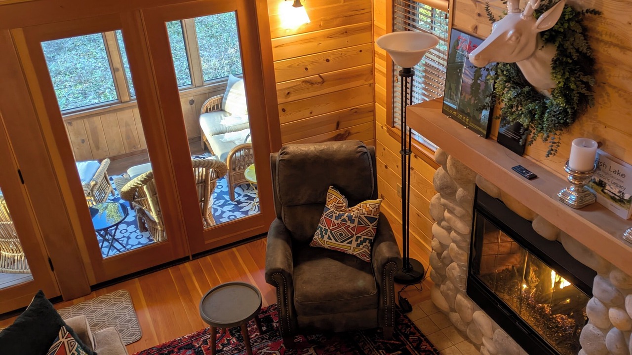 Photo of Livingroom in McKenzie Bridge