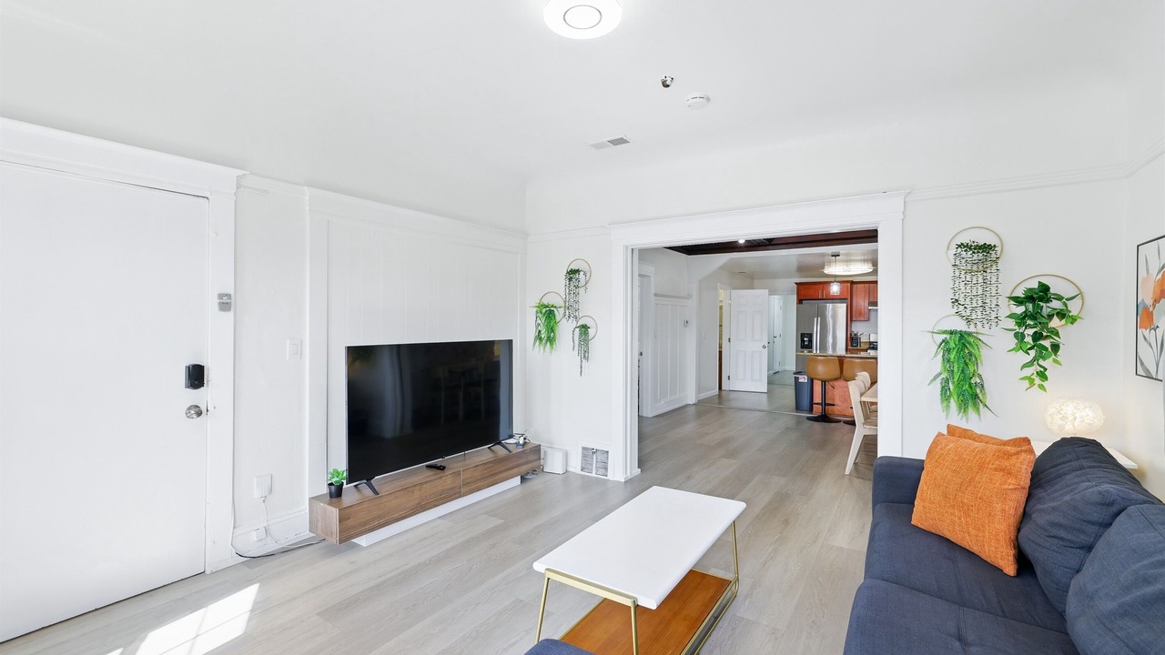 Photo of Livingroom in Oakland