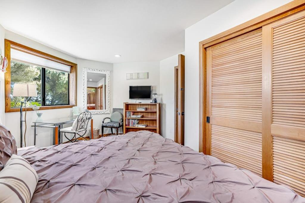 Photo of Bedroom in Bodega Bay