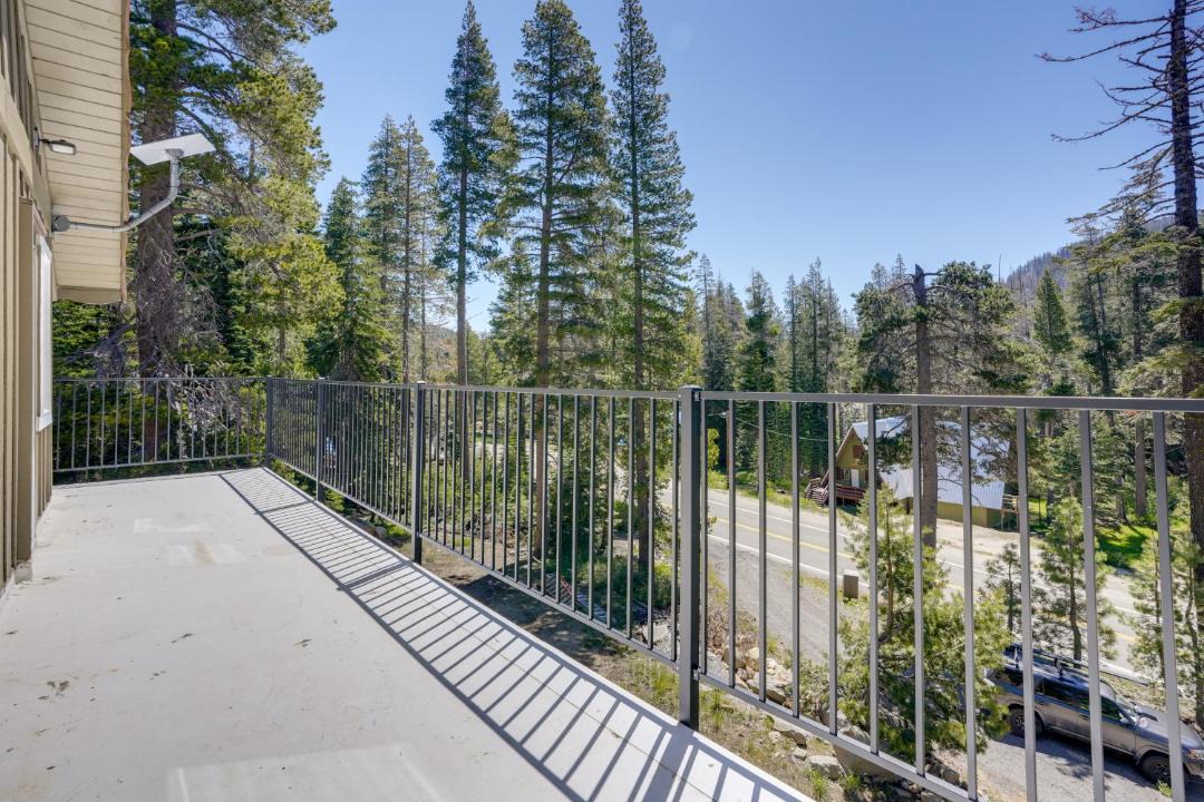 Photo of Patio Balcony in Echo Lake