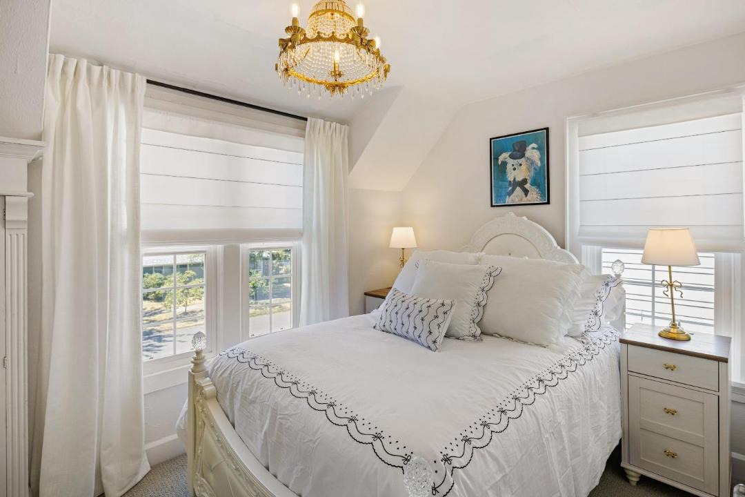 Photo of Bedroom in Amazon