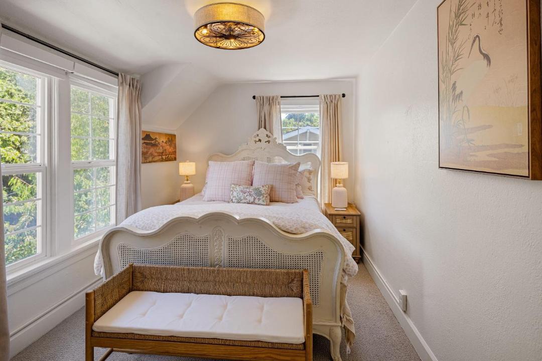 Photo of Bedroom in Amazon