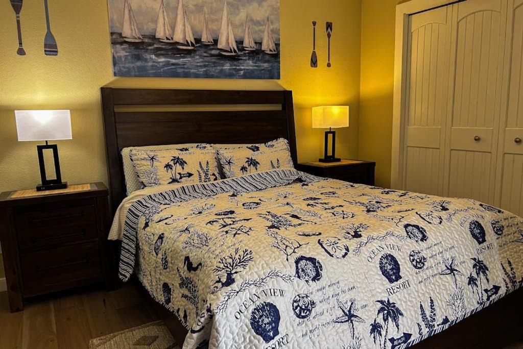 Photo of Bedroom in Oak Harbor