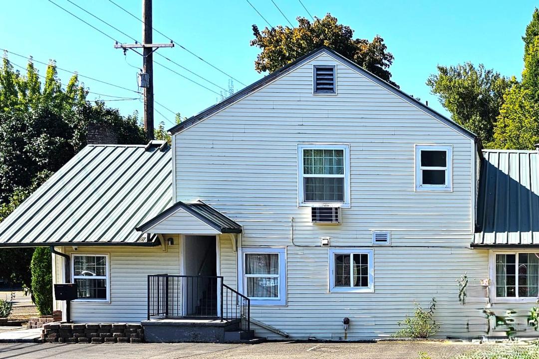 Photo of Others in Multnomah Village