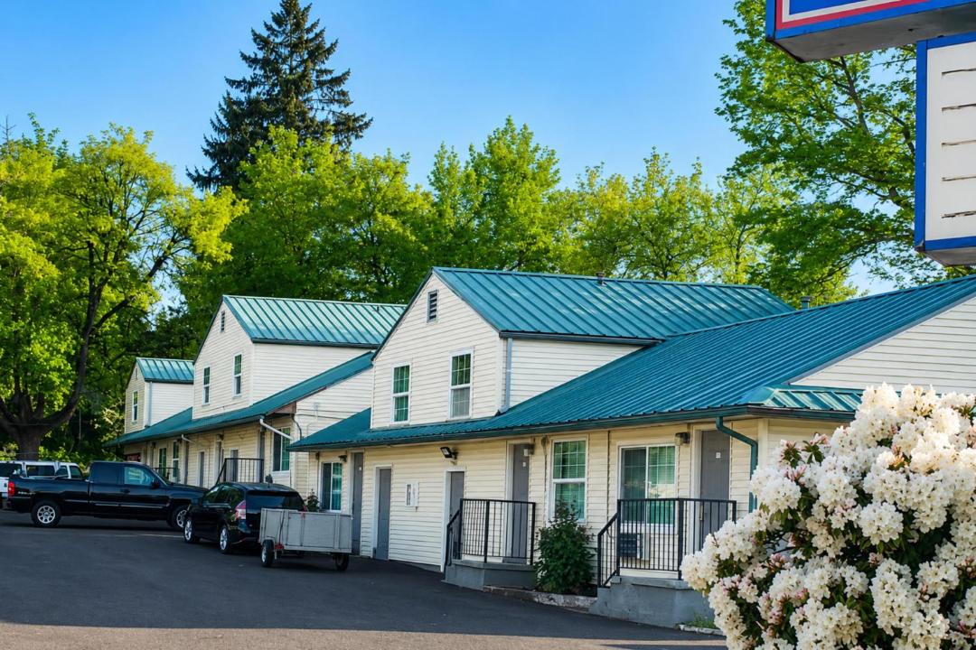 Photo of Others in Multnomah Village