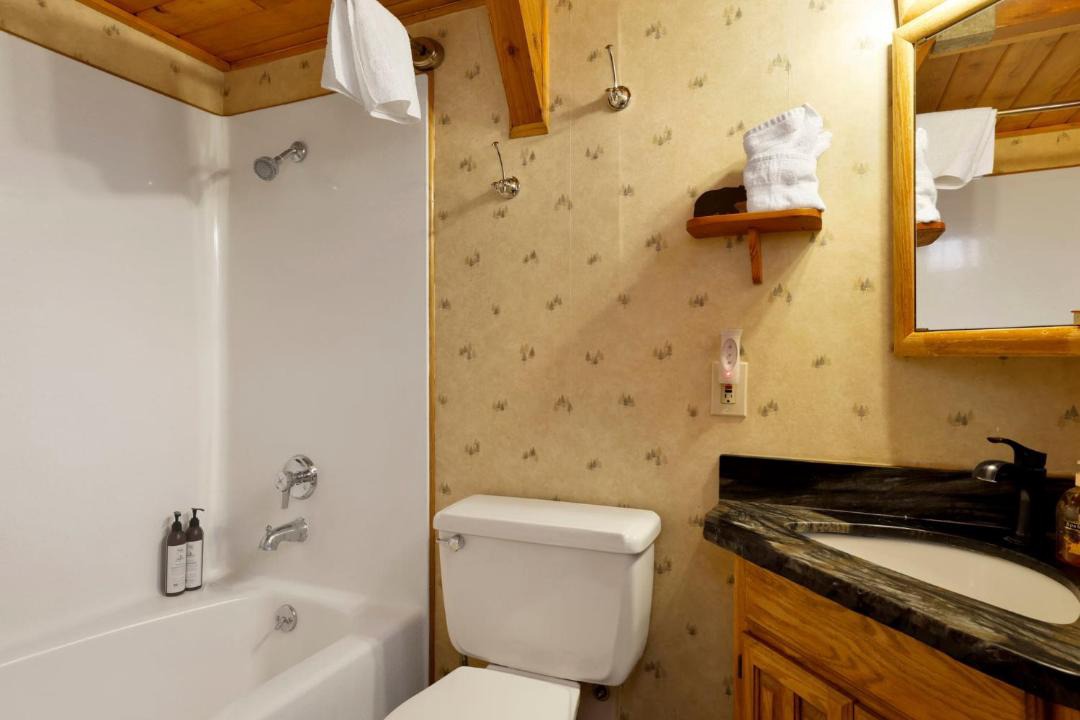 Photo of Bathroom in Upper Moonridge