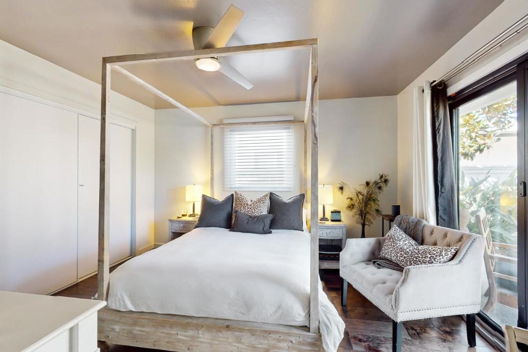 Photo of Bedroom in Cardiff-by-the-Sea