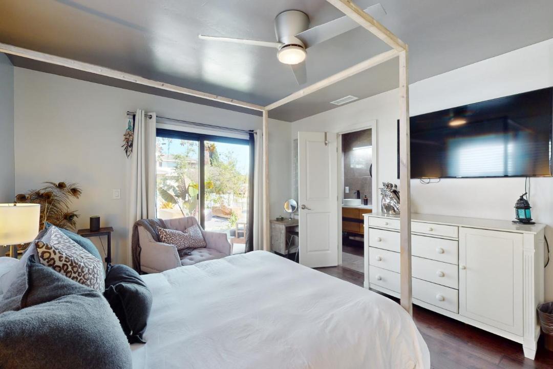 Photo of Bedroom in Cardiff-by-the-Sea