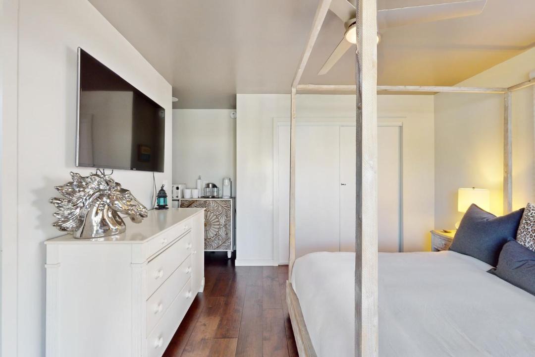 Photo of Bedroom in Cardiff-by-the-Sea