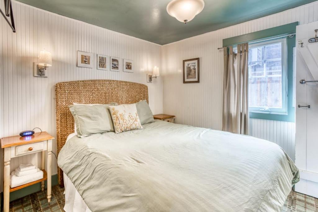 Photo of Bedroom in Downtown Cannon Beach
