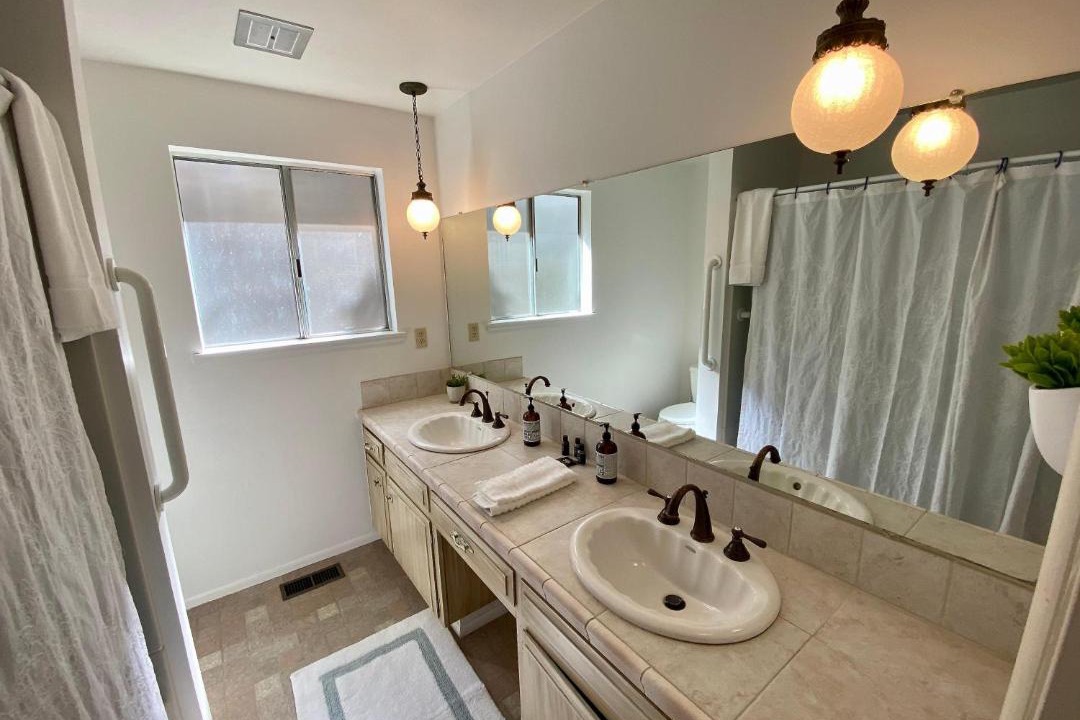 Photo of Bathroom in Orchard District