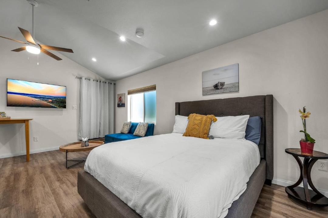 Photo of Bedroom in Valley Glen