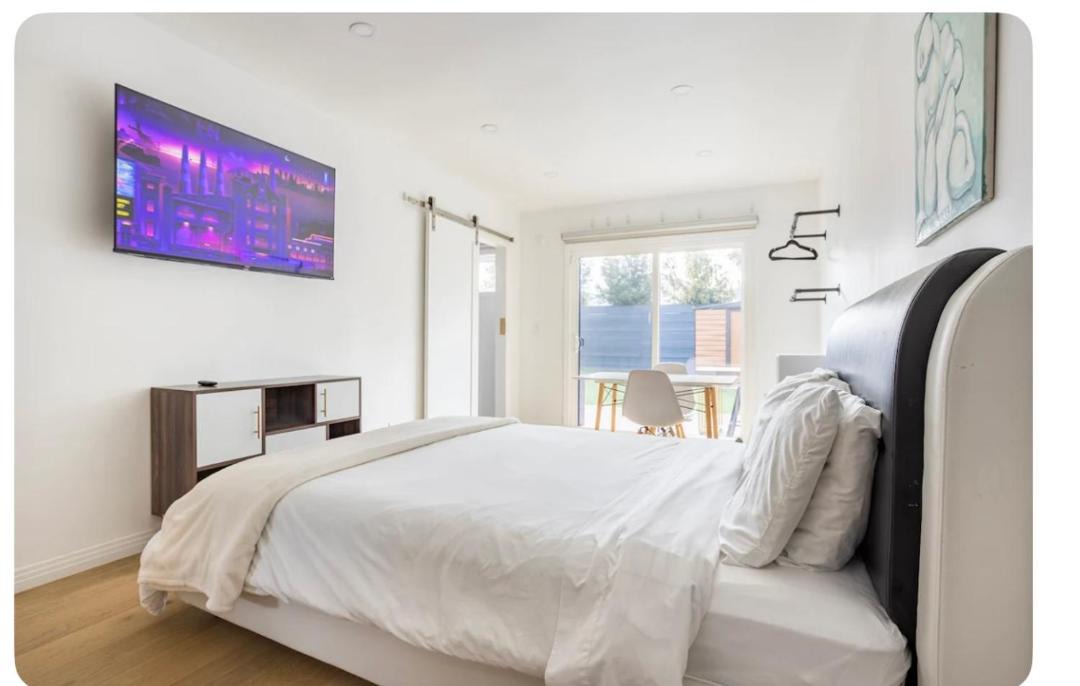 Photo of Bedroom in Tarzana