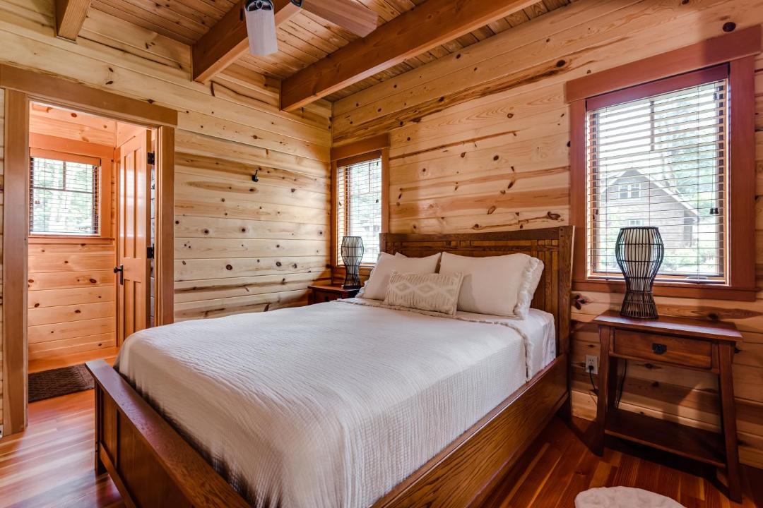 Photo of Bedroom in McKenzie Bridge