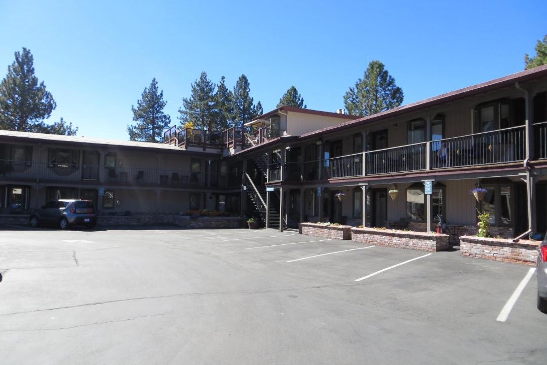 Photo of Buildings in Lakeside Park