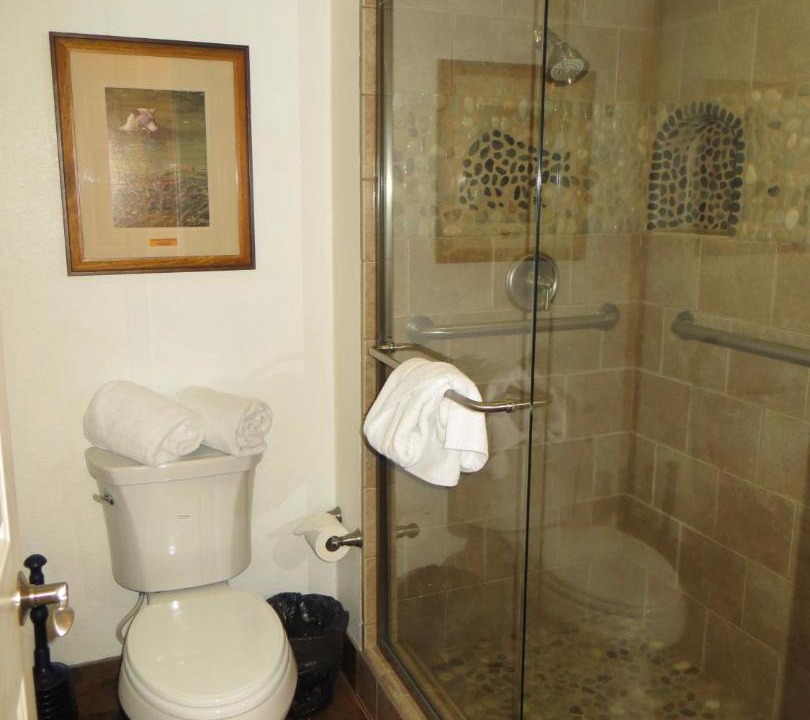 Photo of Bathroom in Lakeside Park