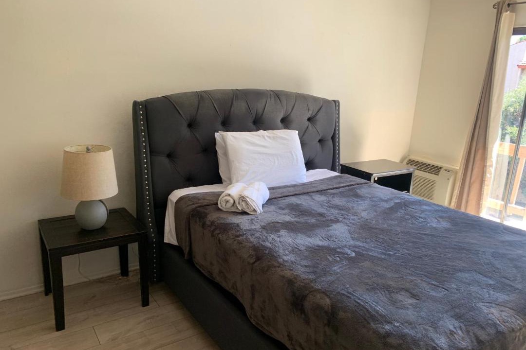 Photo of Bedroom in Pico - Robertson